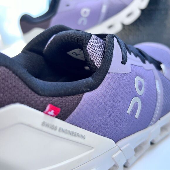 On Running | Women's Cloudflyer 4 | Shark / Pearl | Sz W6 | 71.98092 | Pre-owned - Picture 11 of 13